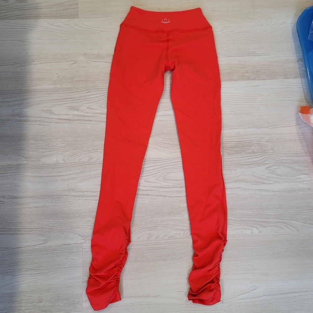 BEYOND YOGA Orange/Red Cinch bottom Leggings XS